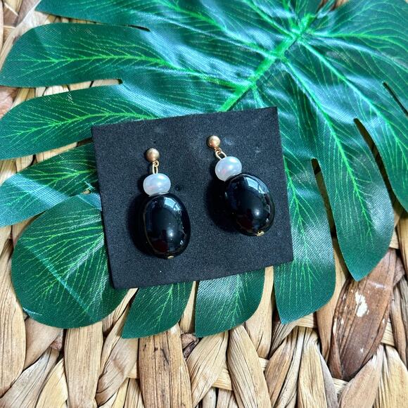BOGO BLACK POST EARRINGS - Picture 1 of 5